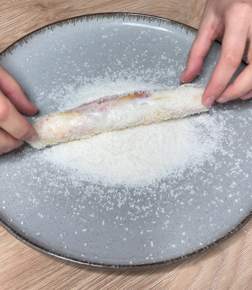 Coating tokpokki with coconut coating